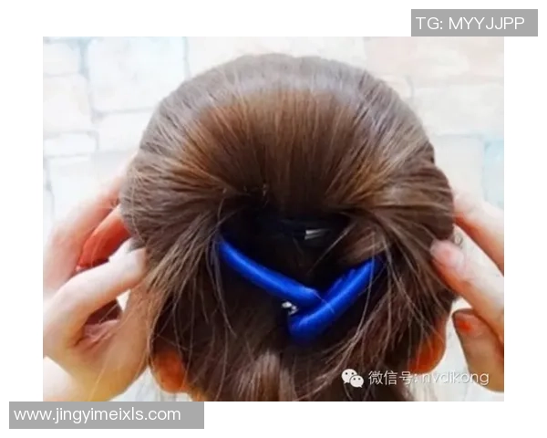 扎丸子头的足球球星展现不一样的场上风采与个性魅力 扎丸子头的足球球星展现不一样的场上风采与个性魅力